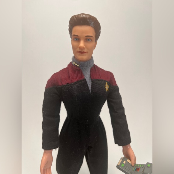 Captain Janeway of Star Trek Voyager & Captain Sisko of Deep Space 9 12” Dolls - Picture 8 of 11
